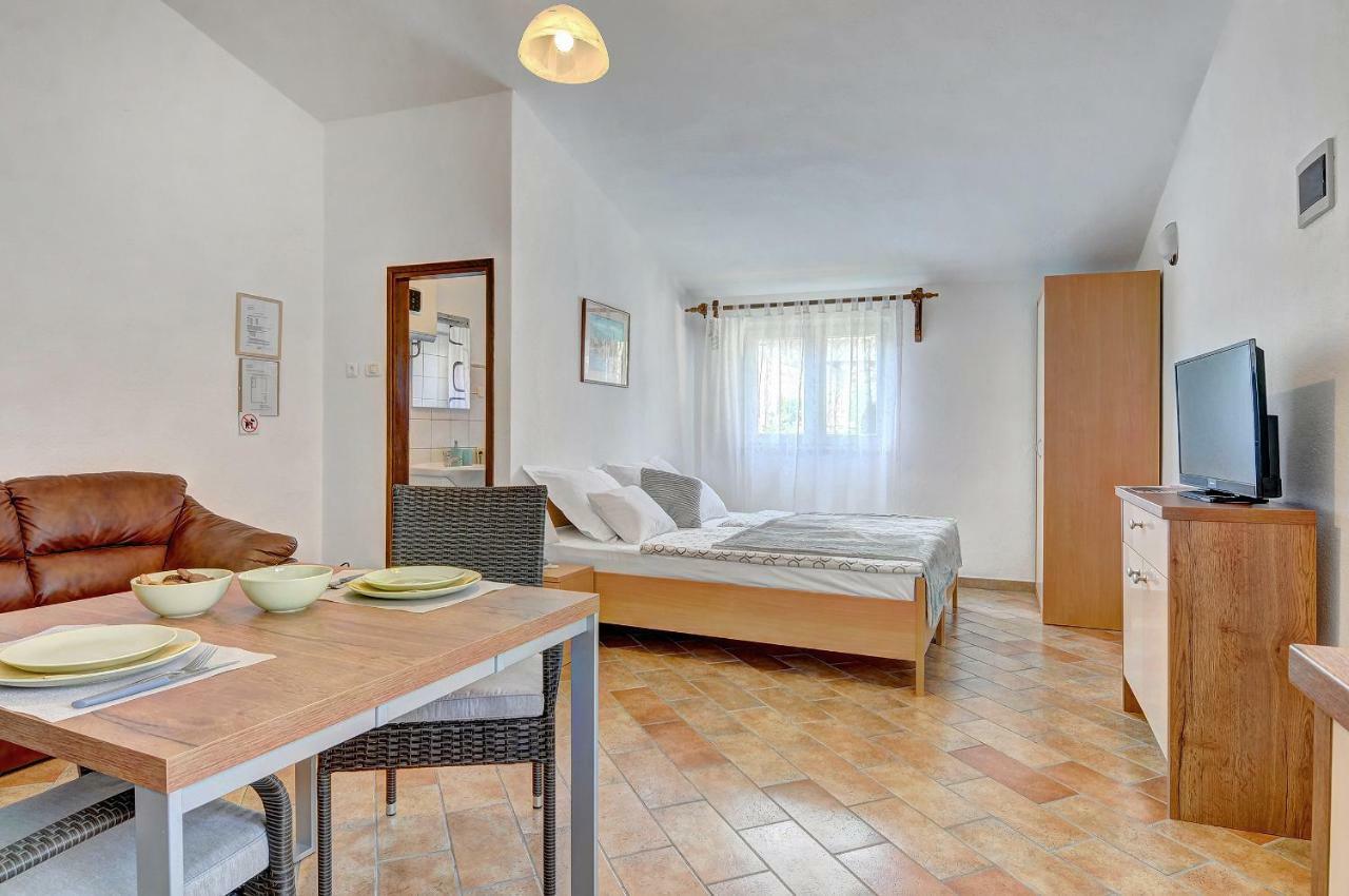 Adriatic Apartments Nada Fažana Екстериор снимка